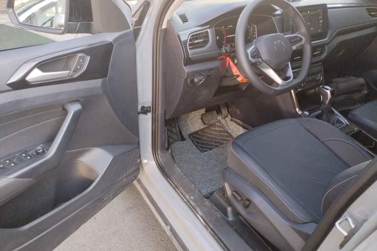 Used Volkswagen Tharu 
