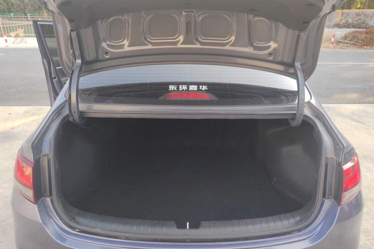 Used Hyundai Celesta 2017 1.6L Automatic Enjoyment Version GLS
