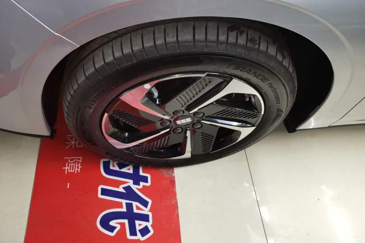 Used  L6 2025 EM-i 140km Starship Edition
