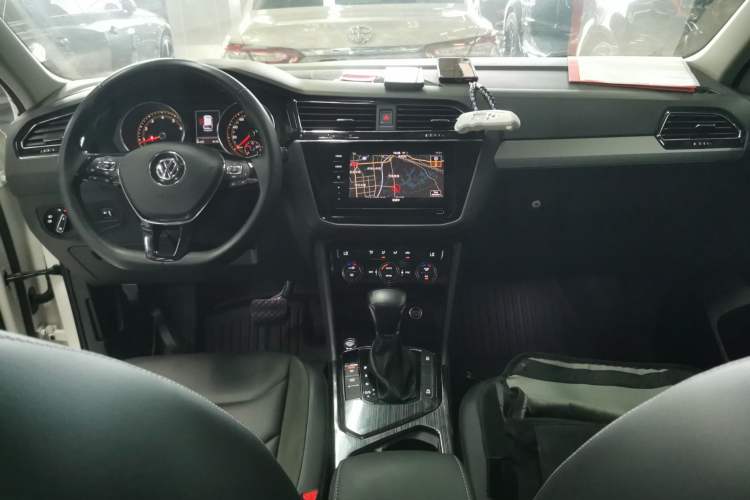 Used Volkswagen Tiguan L 2019 Updated Version 330TSI Automatic Two-Wheel Drive Panoramic Comfort Edition China VI Standard
