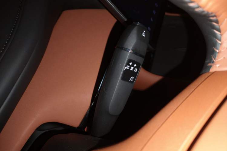 Used  Q07 2025 215 Flagship Edition