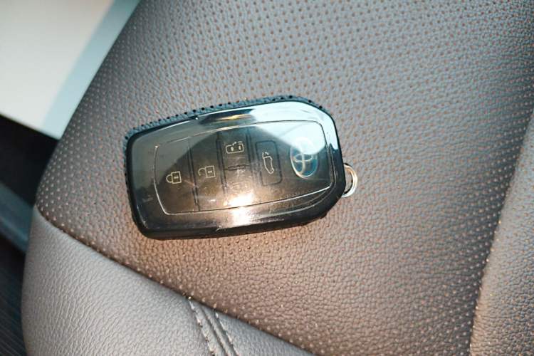 Used Toyota Sienna 2023 2.5L Hybrid Deluxe Edition
