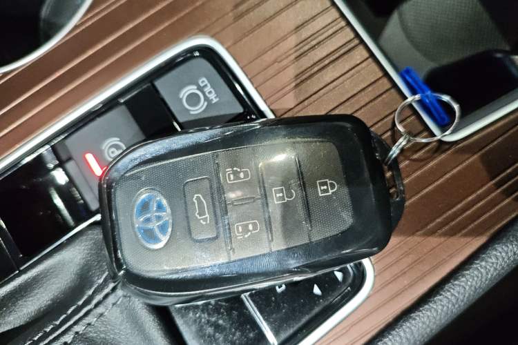 Used Toyota Granvia 2022 2.5L Hybrid Premium Edition