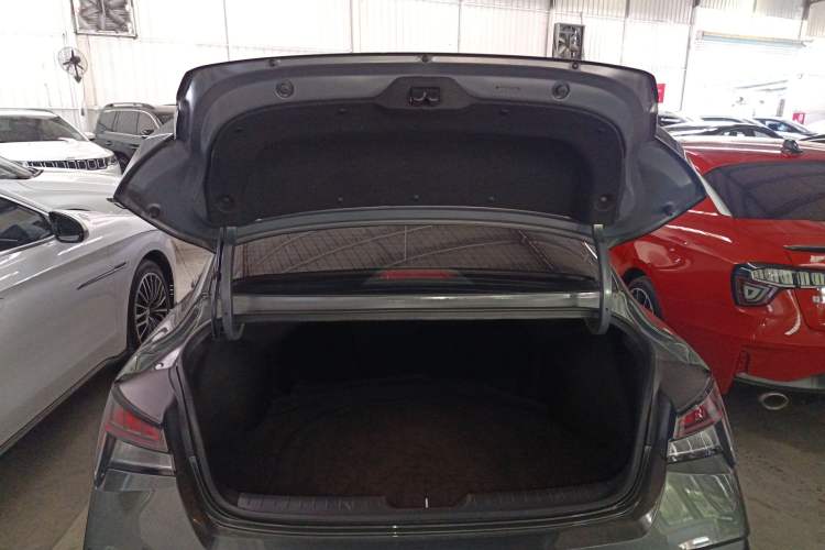 Used Hyundai Elantra 2023 1.5L CVT LUX Prestige Edition
