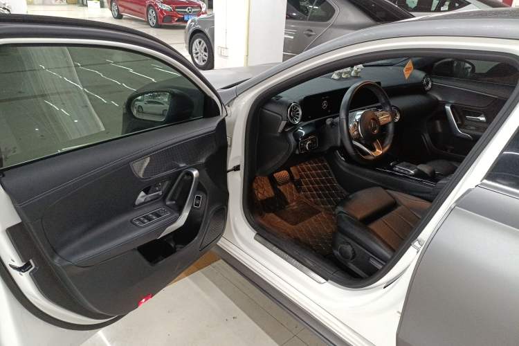 Used Mercedes-Benz A-Class 2022 Restyled A 200 L Sport Sedan Fashion Version
