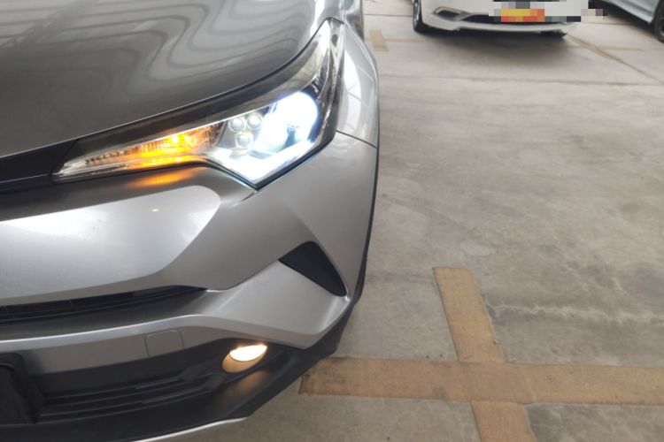 Used Toyota IZOA 2018 2.0L Yichi Version China VI Standard
