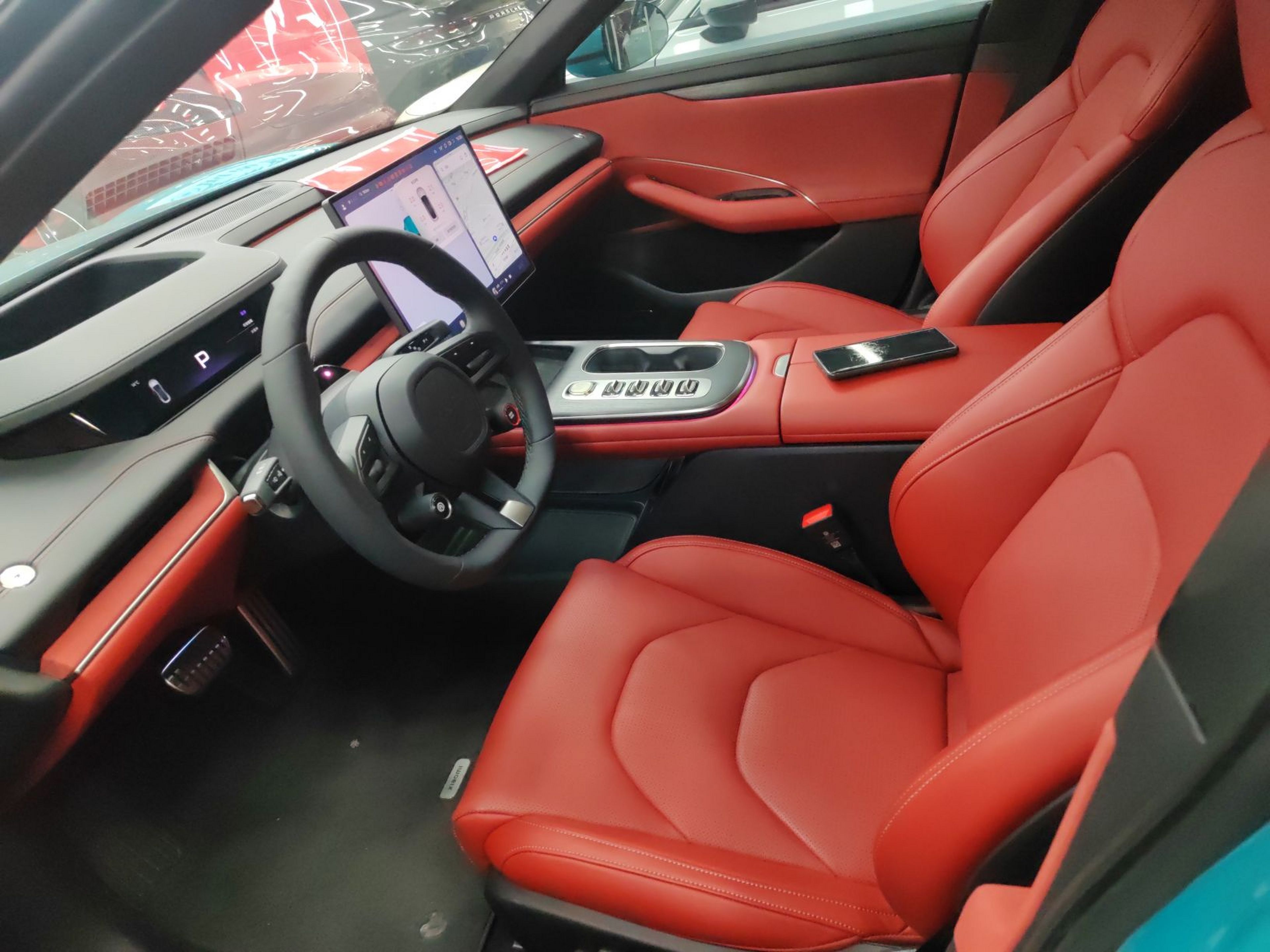 المقاعد الأمامية داخل السيارة