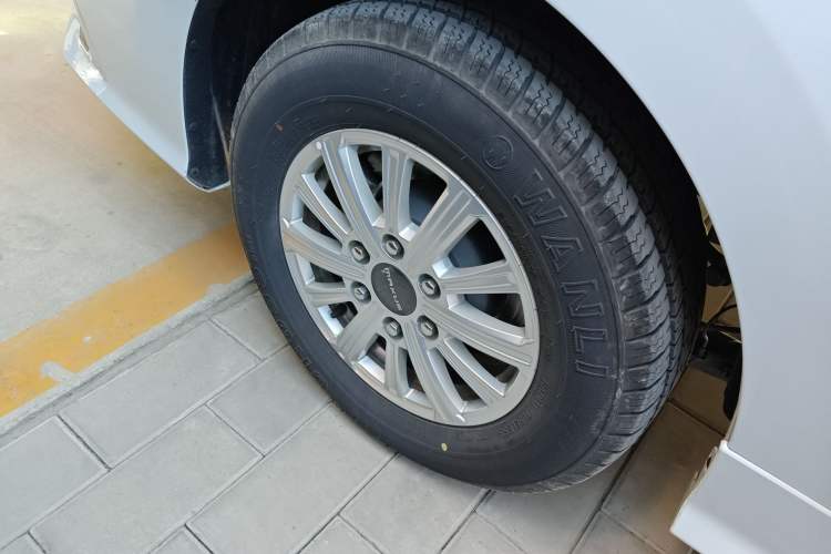 Used SAIC MAXUS G20 2023 Facelifted ES 2.0T Gasoline Automatic Value Edition
