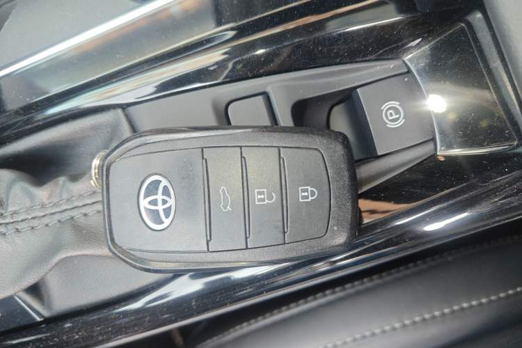 Used Toyota Camry 2024 Dual-Motor 2.0 HG Premium Edition
