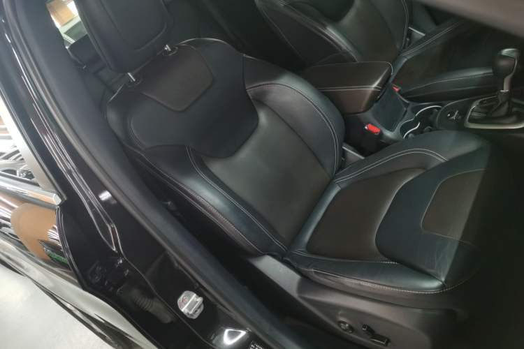 Used  Cherokee 2016 2.4L Leading Edition
