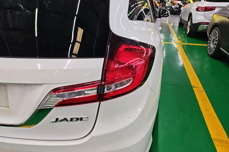 Used Honda Jade 2017 1.8L automatic Comfort version 5 seats
