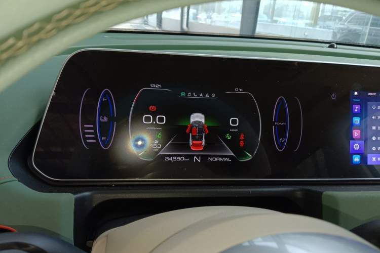 Used ORA Good Cat 2022 Morandi Edition 400km Standard Range Premium Version Lithium-Ion Battery