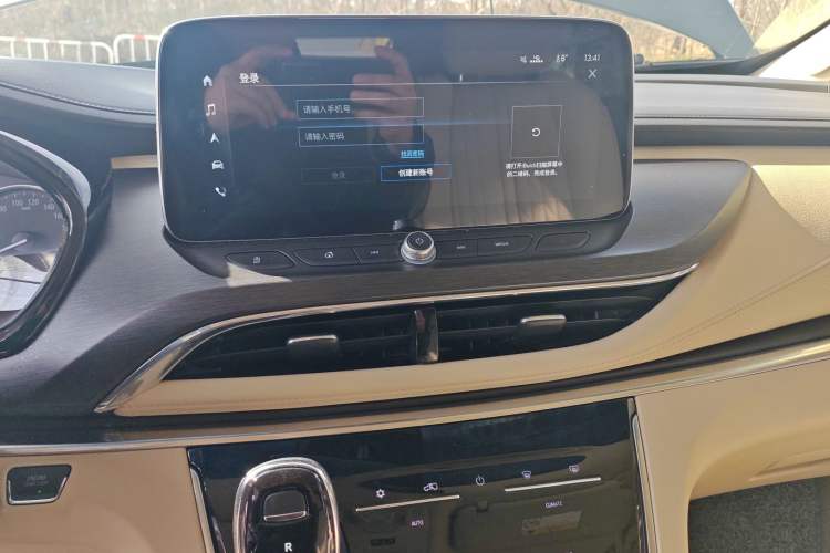 Used Buick GL8 2023 Facelifted Land Cruiser Executive Luxury Version
