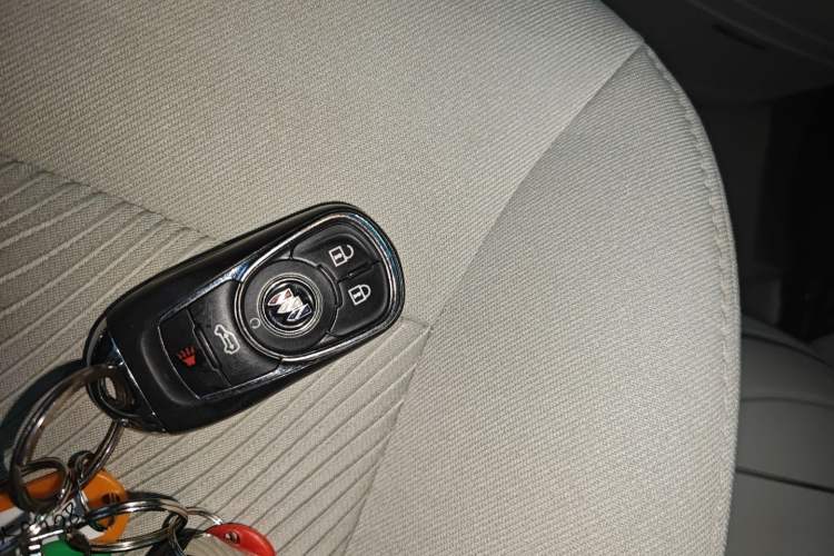 Used Buick GL8 2023 Land Executive Class Comfort Model
