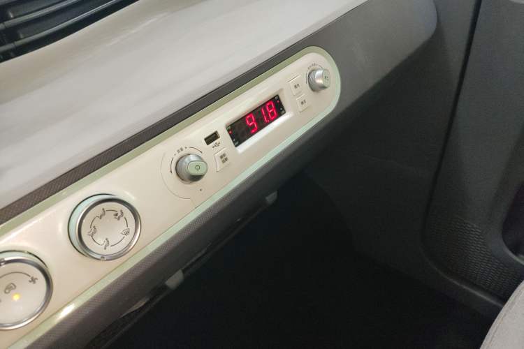 Used Wuling Hongguang MINIEV 2021 Macaron Premium Model – Lithium-NMC
