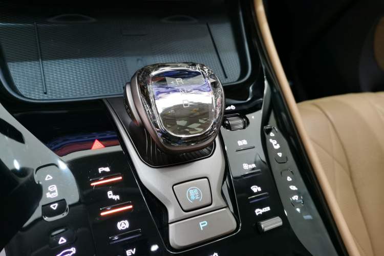 Used Denza D9 2022 DM-i 970 Four-Wheel Drive Flagship Model