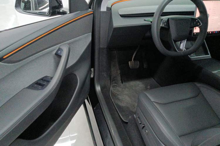 Used Tesla Model Y 2025 Rear-Wheel-Drive Version