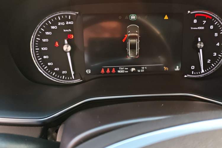 Used Roewe RX8 2019 30T Smart Connectivity Two-Wheel Drive Supreme Flagship Edition
