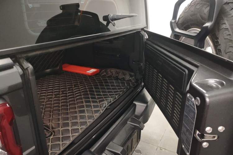 Used  Wrangler 2019 2.0T Sahara Four-Door Version China VI Emission Standard
