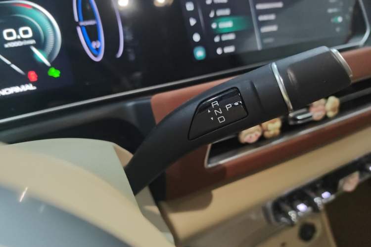 Used ORA Good Cat 2023 401 km Standard Range Premium Version Lithium Iron Phosphate