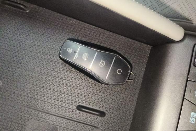 Used BYD Yuan UP 2025 Intelligent Driving Version 401 km Beyond-Range Edition