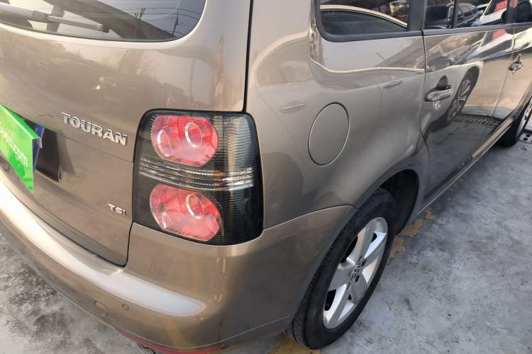 Used Volkswagen Touran 2015 1.4T Manual Fashion Edition 5-Seater
