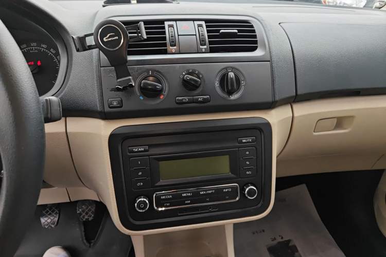 Used Skoda Fabia 2014 1.4L Manual Crystal Edition
