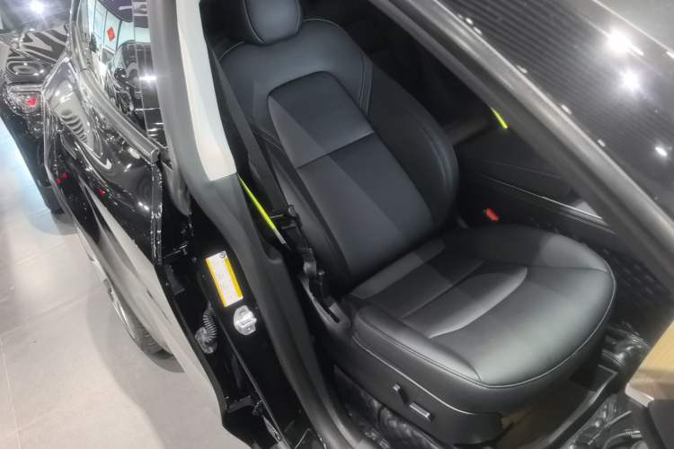 Used Tesla Model Y 2023 Long-Range All-Wheel-Drive Version
