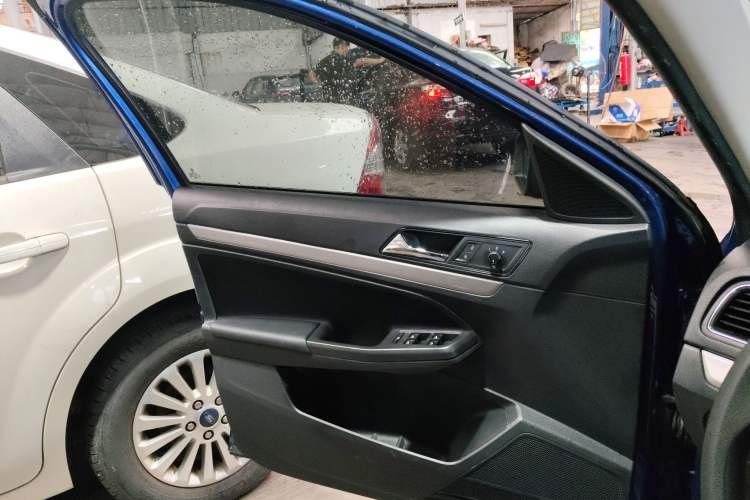 Used Volkswagen Gran Lavida 2017 1.6L Automatic Fashion Edition
