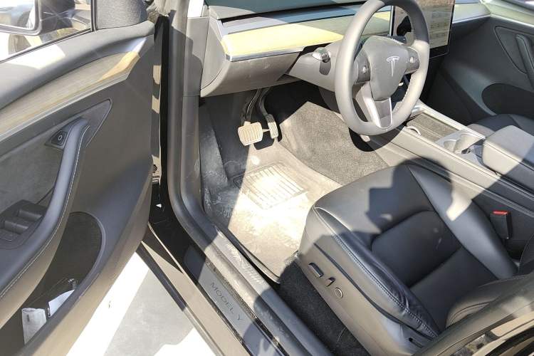 Used Tesla Model Y 2021 Standard Range Rear-Wheel Drive Version