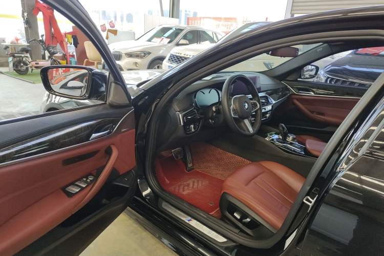 Used BMW 5 Series 2018 Restyled 530Li Leading Edition M Sport Package
