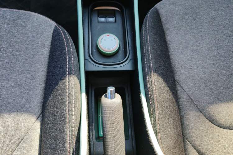 Used Chery QQ Ice Cream 2022 170km Sundae Phosphate Lithium-Ion
