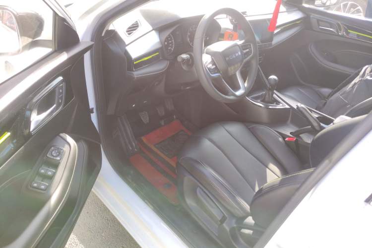 Used Roewe i5 2021 1.5L Manual Diamond Edition
