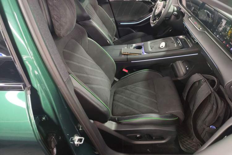 Used VOYAH FREE 2025 318 259 km All-Wheel-Drive Exploration Edition
