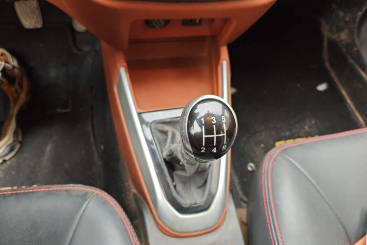 Used Geely Auto Diamond 2016 1.5L Manual Elite Version China IV Standard
