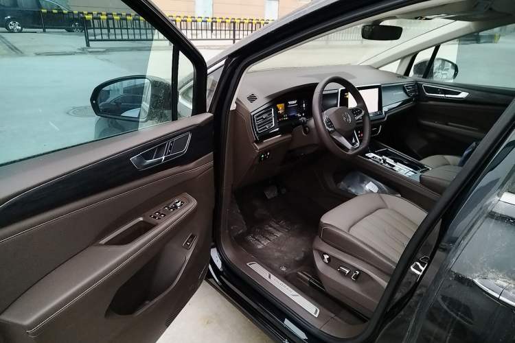 Used Volkswagen Viloran 2024 330TSI Luxury Edition