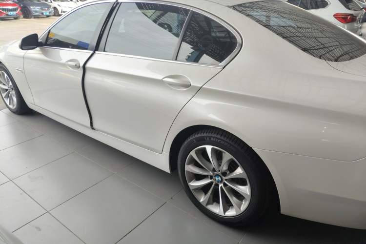 Used BMW 5 Series 2014 528Li Leading Model
