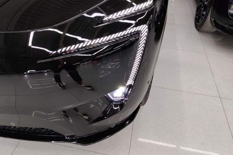 Used  11 2022 011 MMW Collaboration Limited Edition
