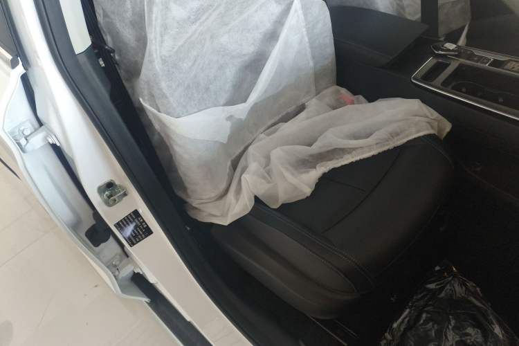 Used Roewe RX5 2025 PLUS 330TGI Automatic Trendsetting Smart Edition
