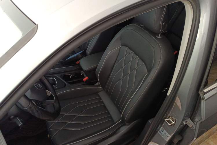 Used Volkswagen Tiguan L 2023 330TSI Automatic Two-Wheel Drive Smart Edition