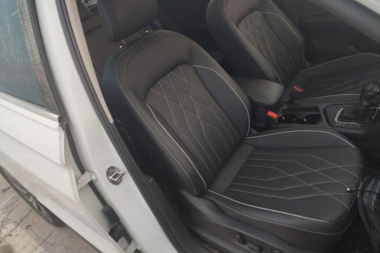 Used Volkswagen Tiguan L 2024 300TSI Automatic Two-Wheel Drive Smart Edition
