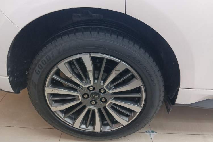 Used Ford Edge 2021 PLUS EcoBoost 245 Two-Wheel-Drive Titanium 7-Seater
