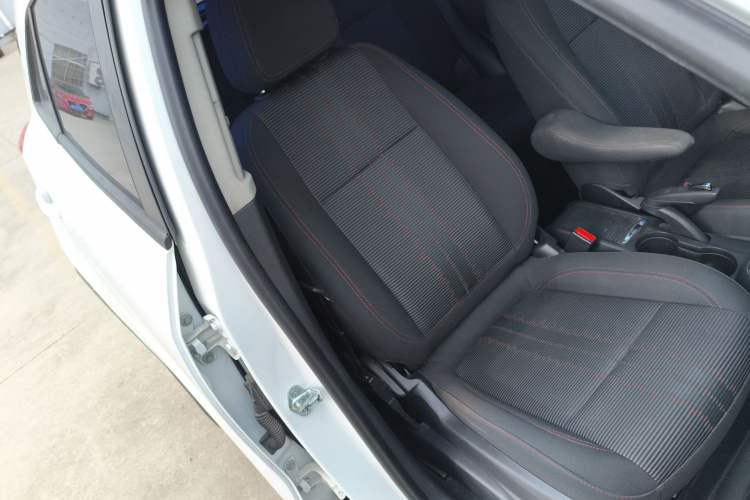 Used Buick Encore 2015 1.4T Automatic Two-Wheel Drive Urban Elite Version
