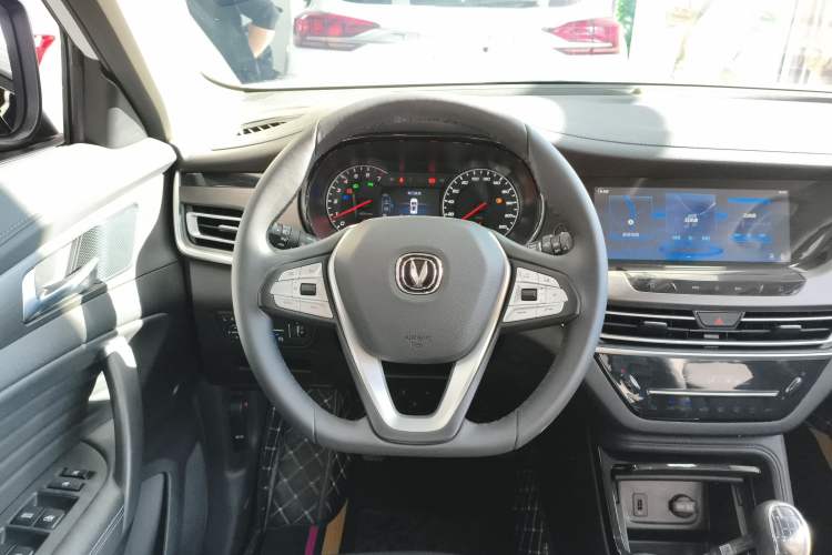 Used Changan CS35PLUS 2021 Revised Version Glory Million Edition 1.6L Manual Luxury Edition
