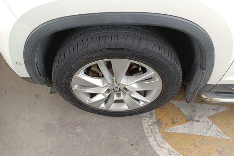 Used Skoda Kodiaq 2019 Facelifted TSI330 7-Seater Two-Wheel-Drive Luxury Enjoyment Edition China VI Standard
