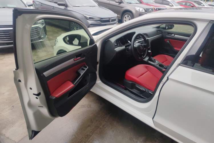 Used Volkswagen Lamando 2018 230TSI DSG Fashion Edition
