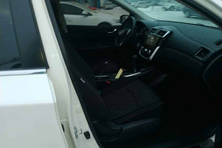 Used Nissan Tiida 2016 1.6L CVT Cool Dynamic Edition
