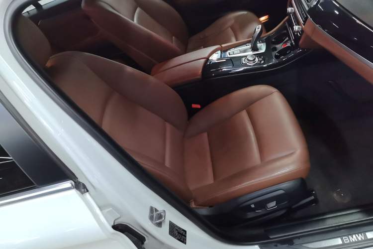 Used BMW 5 Series 2015 520i Elegant Edition
