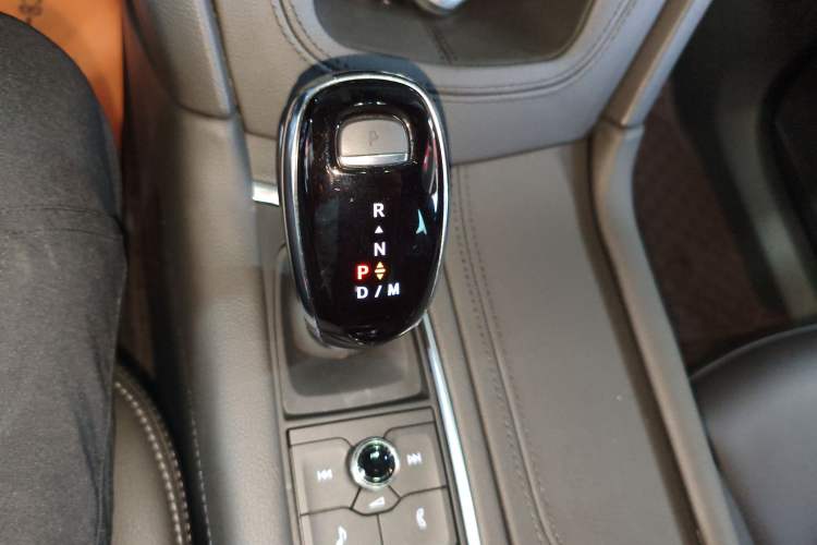 Used Cadillac XT6 2022 2.0T Six-Seater Four-Wheel-Drive Luxury Version
