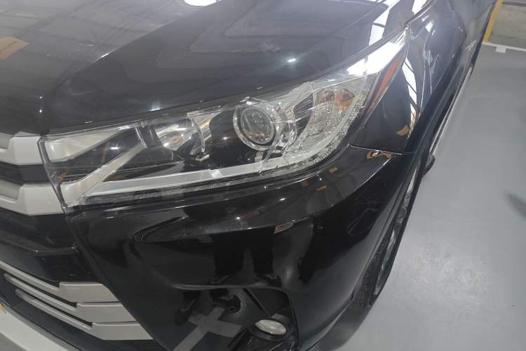 Used Toyota Highlander 2018 2.0T Four-Wheel Drive Luxury Edition 7 Seats China V Emission Standard
